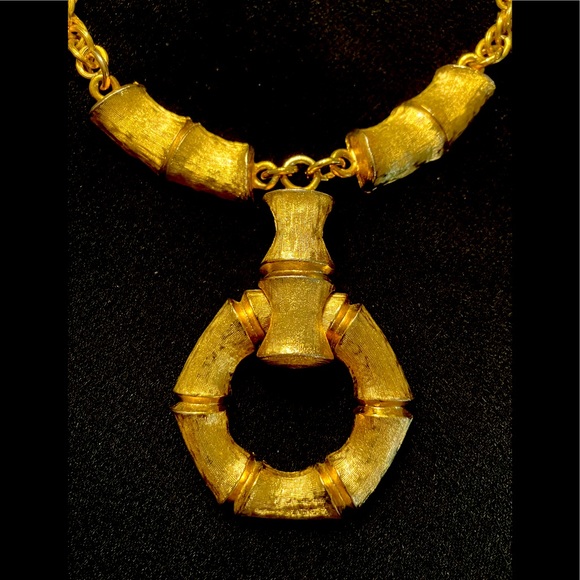 Jewelry - Vintage gold designer necklace